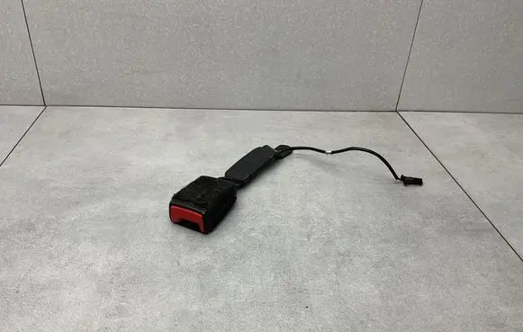 Audi A1 Front seatbelt buckle 8X0857756B