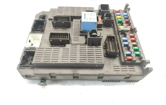 Peugeot 807 Fuse module 1400010480