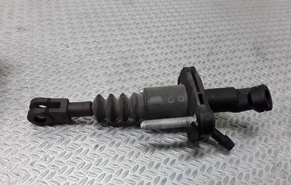 Opel Astra G Clutch slave cylinder 