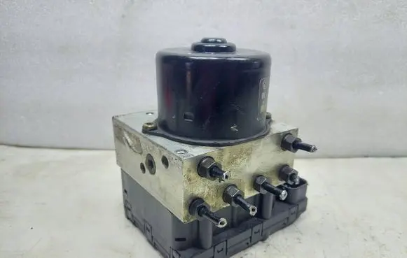 Volkswagen Golf IV ABS Pump 1J0907379P MLS9F1600F 5WK8476