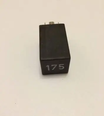 Volkswagen PASSAT B5 Other relay 3A0927181