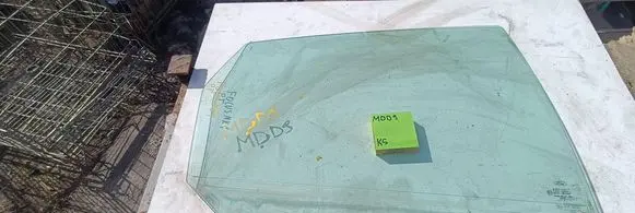 Ford Focus Rear door window glass 1212123
