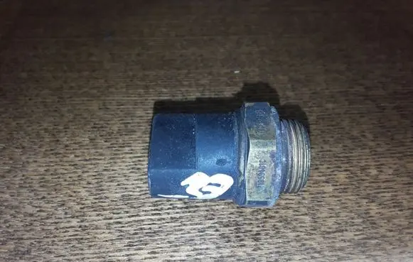 Audi A8 S8 D4 4H Coolant level sensor 321959481C