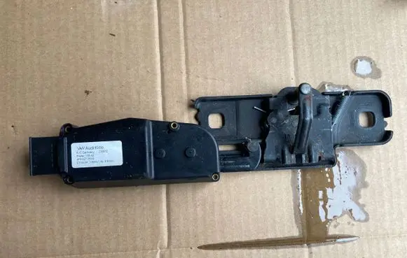Skoda Superb B6 (3T) Tailgate lock latch 4F9827383E
