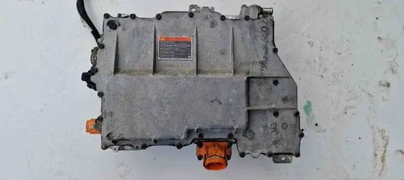 Voltage converter inverter