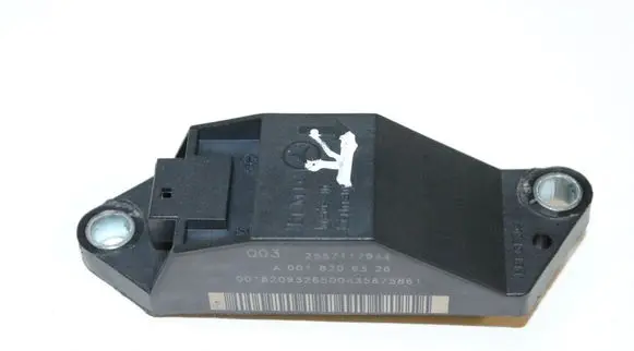 Mercedes-Benz CLS C219 Airbag deployment crash/impact sensor A0018209326