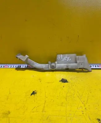 Front bumper mounting bracket