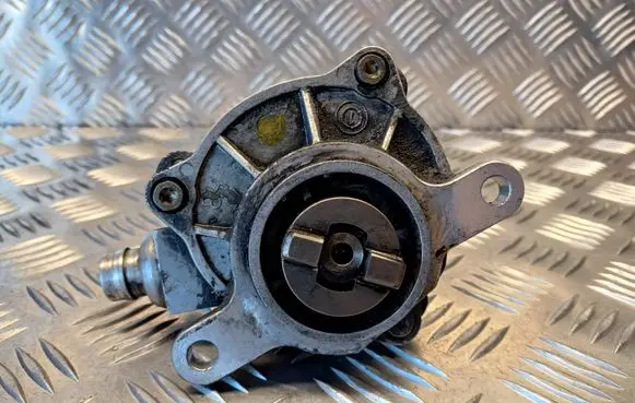 Renault Laguna II Vacuum pump 8200102535