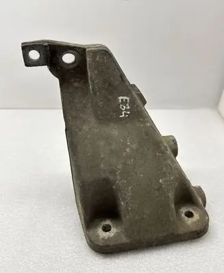 BMW 5 E34 Engine mounting bracket 1135764