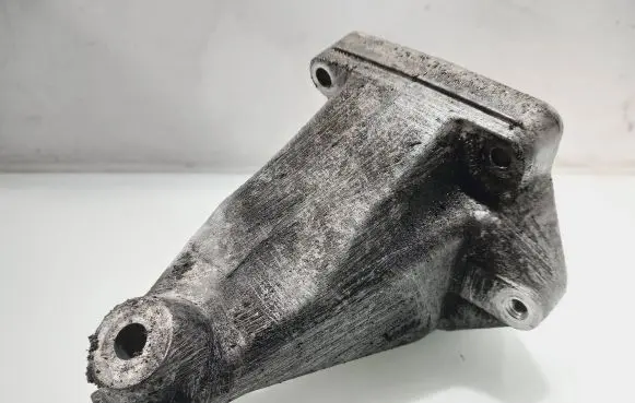 Mercedes-Benz C W203 Engine mounting bracket A2712230904