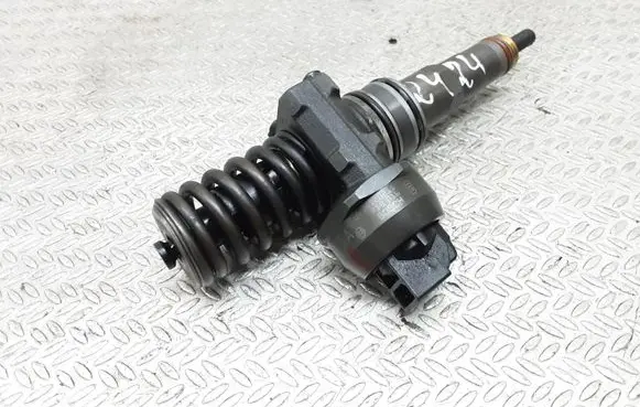 Volkswagen Golf V Fuel injector 0414720215 038130073AG