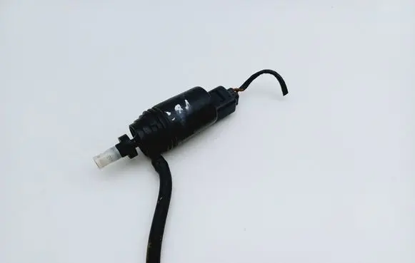 BMW 1 E81 E87 Windscreen/windshield washer pump 8377612 23557610 67.12-8377612