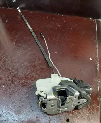 Opel Insignia A Front door lock