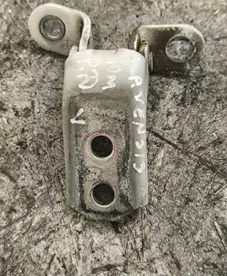 Toyota Avensis T270 Front door upper hinge 