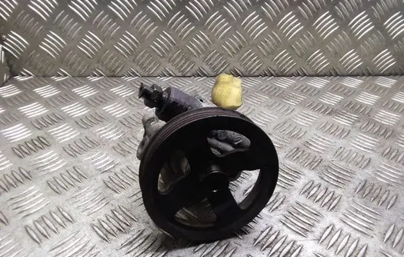 Toyota Avensis T250 Power steering pump 