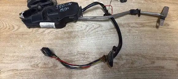 Volvo 850 Front door lock P9152535