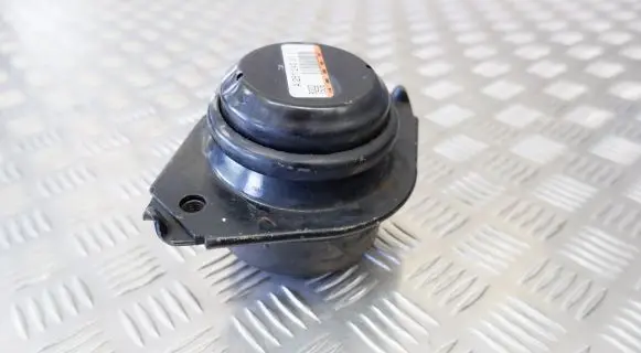 Mercedes-Benz ML W164 Engine mount bracket A2512403117