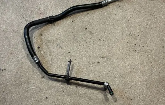 Engine coolant pipe/hose