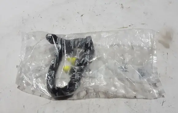 Peugeot 208 Engine coolant pipe/hose 9838772980