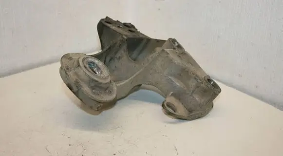 Volkswagen PASSAT B5.5 Engine mounting bracket 4B0199352B