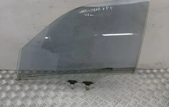 Suzuki Grand Vitara II Front door window glass four-door