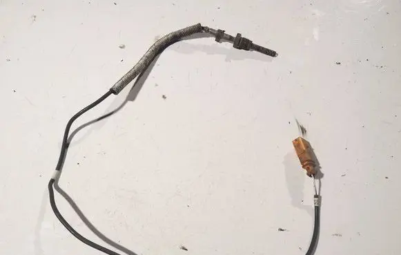 Volkswagen Golf V Exhaust gas temperature sensor 