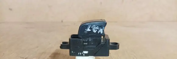 Nissan Almera Tino Electric window control switch 0426Z
