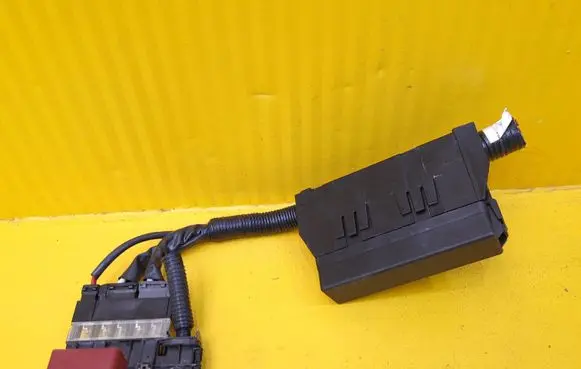 Mini Clubman F54 Relay mounting block 722330