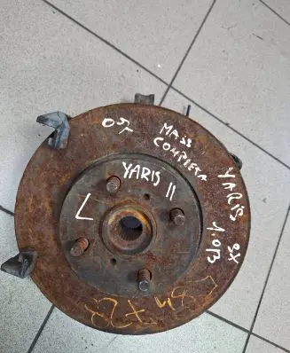 Toyota Yaris Front wheel hub spindle knuckle