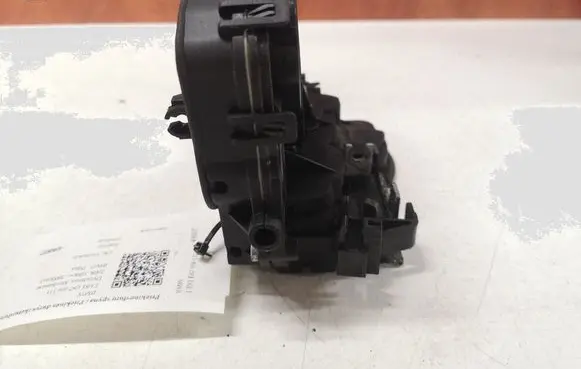 BMW 1 E81 E87 Front door lock 7059973 R048315 ZC1778