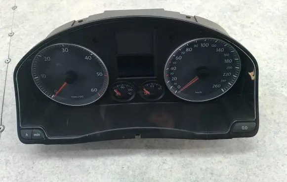 Volkswagen Golf Plus Speedometer (instrument cluster) 1K0920863B