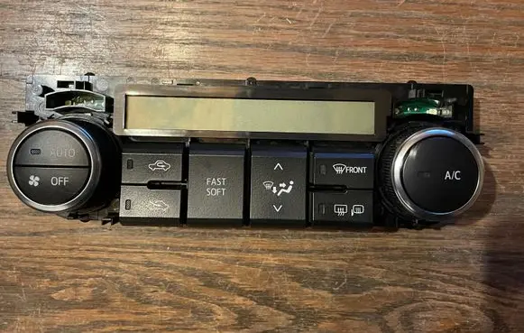 Toyota Auris E180 Climate control unit