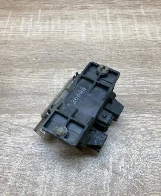 Volkswagen Golf III Glow plug pre-heat relay 191911261B 899011