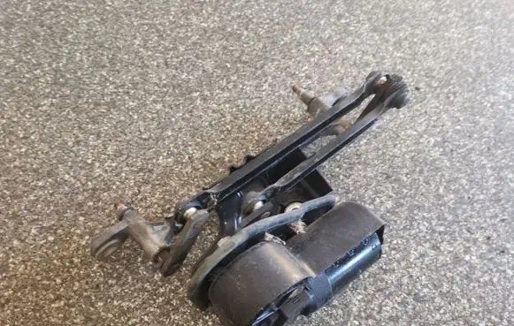 Volkswagen Fox Front wiper linkage and motor 5Z0955133C