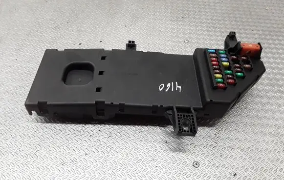 Cadillac BLS Fuse module 12768955 402358 SC718810500