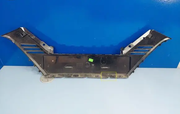 Nissan Qashqai Number plate surrounds holder frame 62070HV00A 62070HV00B