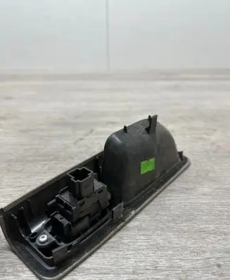 Volvo V50 Electric window control switch 750701