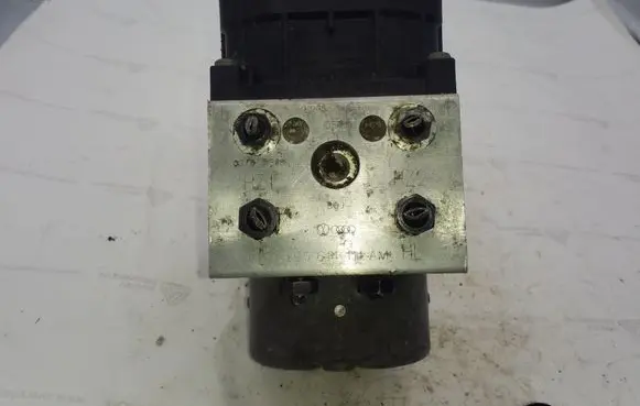 Volkswagen PASSAT B5.5 ABS Pump 8E0614111AM 0265216562 0273004282