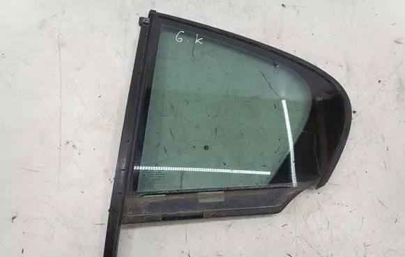 BMW 1 E81 E87 Rear vent window glass
