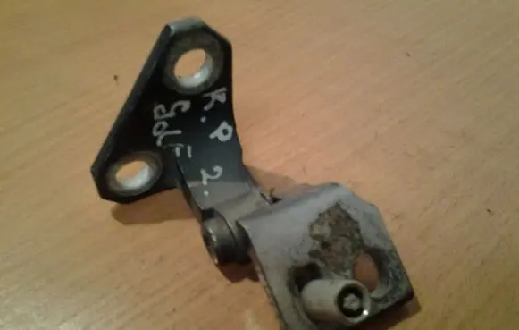 Volkswagen Golf V Front door upper hinge 1K0831401Q