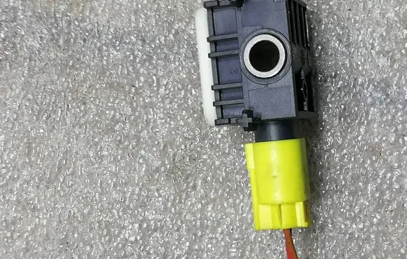 Mercedes-Benz ML W164 Airbag deployment crash/impact sensor 0038202826