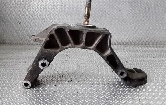 Gearbox mounting bracket