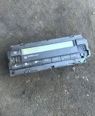 Volkswagen PASSAT B5.5 Climate control unit