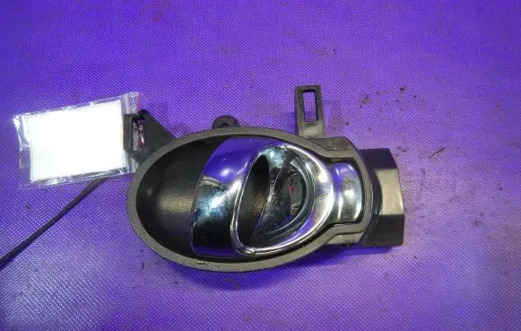 Nissan Juke I F15 Front door interior handle