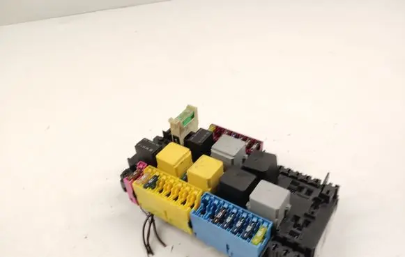Mercedes-Benz ML W166 Fuse module A1669063801