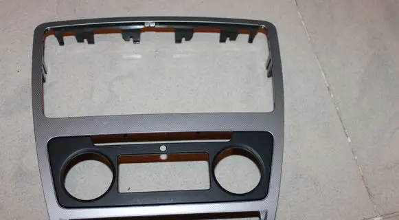 Skoda Octavia Mk2 (1Z) Radio/GPS head unit trim 1Z0858069 1Z0858069AA