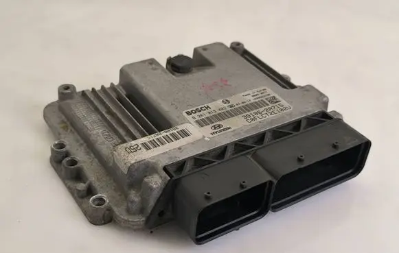 Hyundai i30 Engine control unit/module 391062A715 0281013402 1039S23196