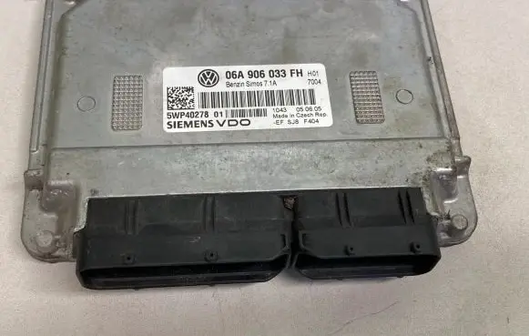 Seat Toledo III (5P) Engine control unit/module 06A906033FH 5WP40278