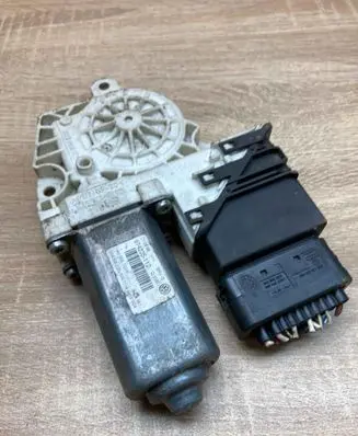 Volkswagen PASSAT B6 Rear door window regulator motor 1K0959703P WITHPLUG