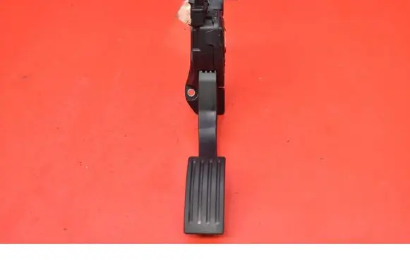 Volvo V40 Accelerator throttle pedal 31280595